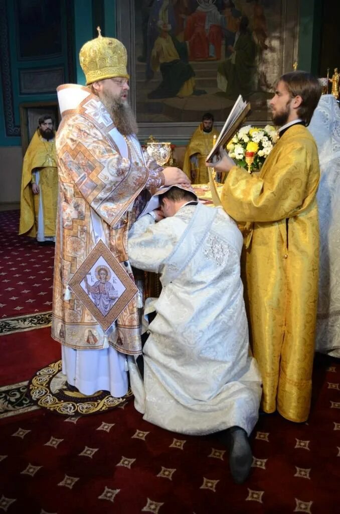 Рукоположение в священники аксиос. Рукоположение иерей кирилл никитин. Таинство священства хиротонии. Ярославль духовенство. Хиротония.