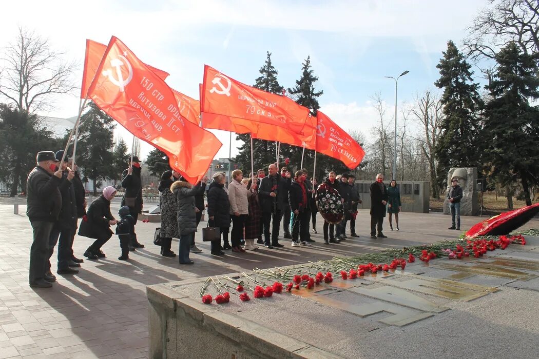 Вечный огонь новошахтинск. Шахты. С днем освобождения г. Ко дню освобождения города антрацита. День освобождения города шахты от фашистов 12 февраля.