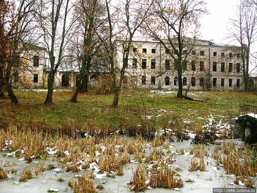 Грузины торжокский район. Парк грузины Торжокский район. Усадьба грузины Торжокский район. Усадьба грузинских Владимирская область. Имение Полторацких в грузинах.