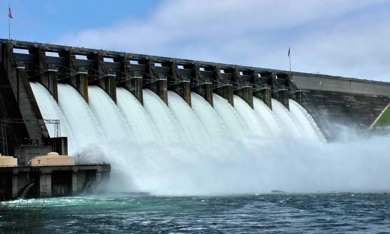 Энергия воды в реке. Гидроэнергия и энергия воды. Исландия гидроэлектростанции. Гидроэнергия гидроэлектростанция. Коста Рика гидроэнергетика.