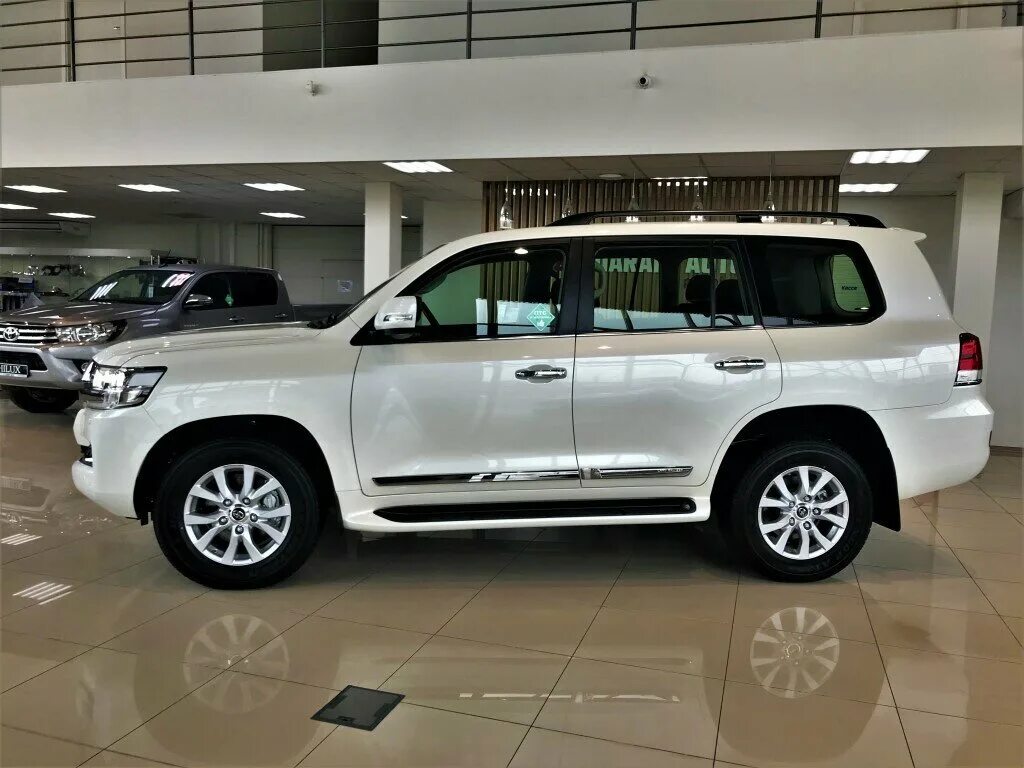 Тойота ленд Крузер 200 2021 белый. Toyota Land Cruiser 200 2021. Toyota Land Cruiser 200 2019 белый. Toyota Land Cruiser 200 2021 White. Ленд крузер казахстан купить