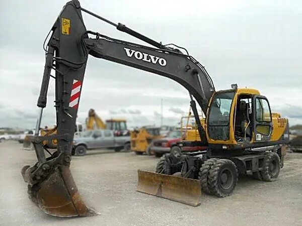 Экскаватор Вольво 180 колесный. Вольво 140 экскаватор колесный. Volvo 220 экскаватор колесный. Экскаватор колесный Volvo fp215w. Экскаватор бу вольво