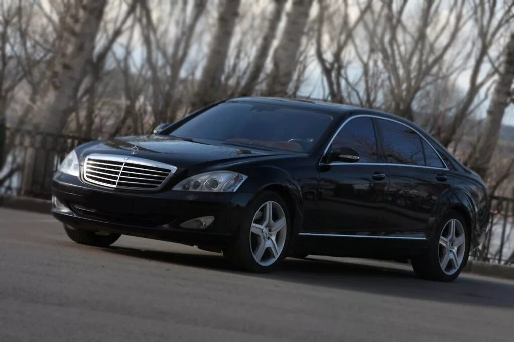 Мерседес w221 черный. Мерс 221 черный. 221 Мерседес 2002г. Mercedes w221 s500 тонированная. Купить мерседес 221 авито