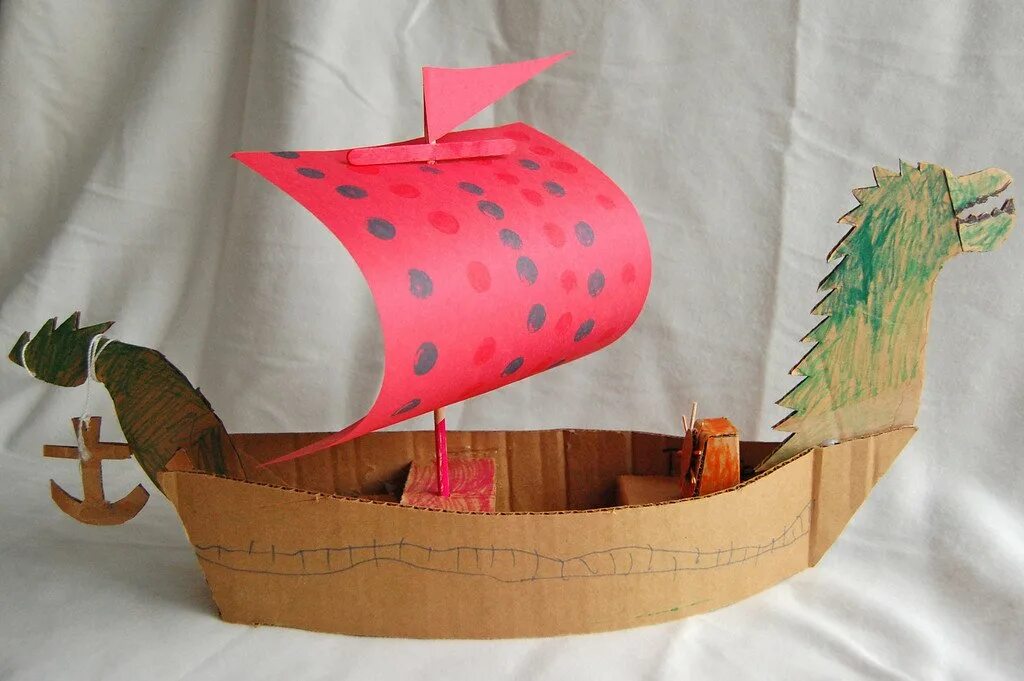 Корабль в детском саду своими руками. Корабль из картона. Поделка кораблик из бумаги. Поделка корабль из картона. Корабль из бросового материала.