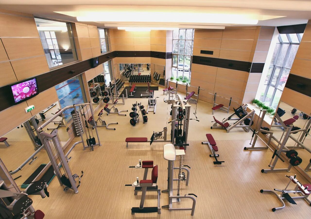 Юго западный фитнес центры. Юго западный фитнес центры. Тренажерный зал юго запад. Ссср фитнес клуб ленинский проспект 158. Тренажерный зал юго запад.