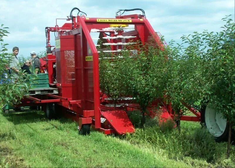 Прицепной комбайн. Прицепной комбайн mh 230 harvest. комбайн для уборки огурцов коп-1.5м. плодоуборочный комбайн мпу-1а. комбайн для уборки дерева яхонт 1 м.