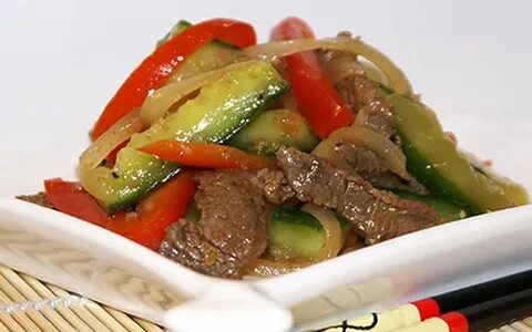 Мясо с огурцами и перцем