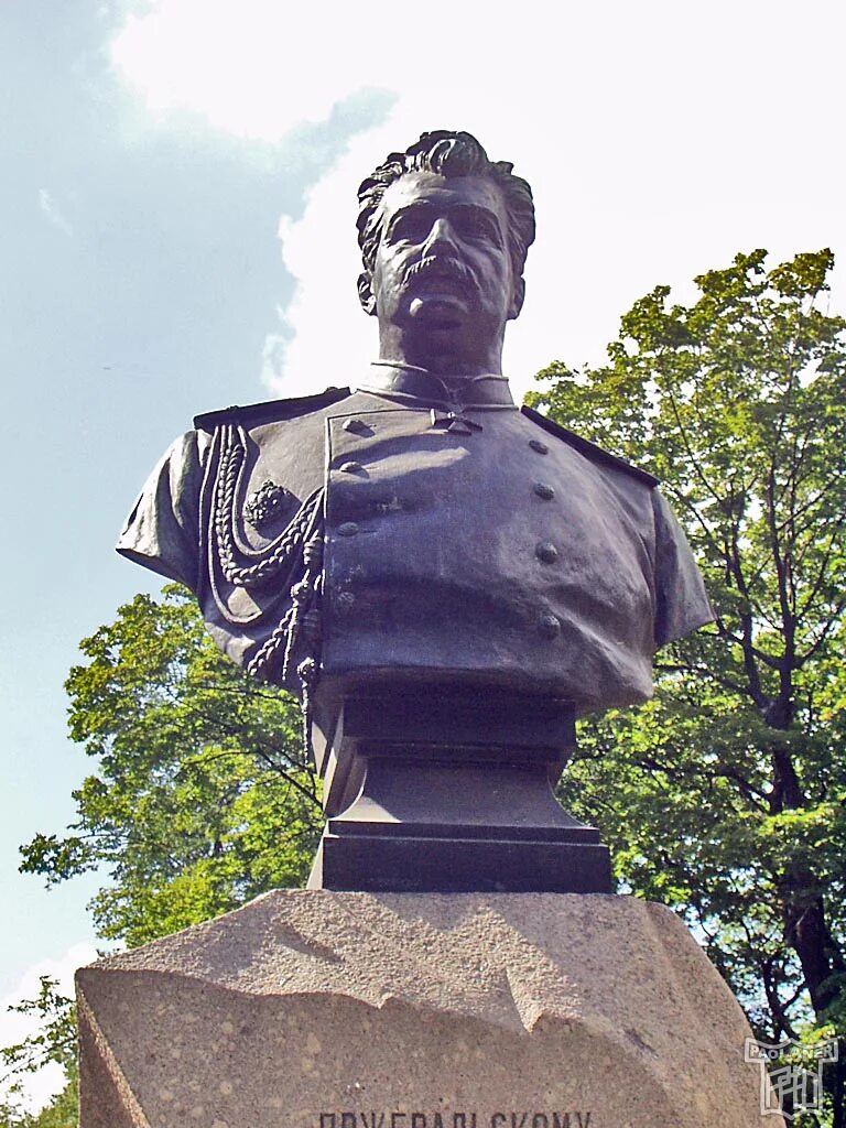 Пржевальский памятник в петербурге. Памятник пржевальскому в санкт-петербурге. памятник н м пржевальскому в санкт-петербурге. памятник н.м пржевальскому.