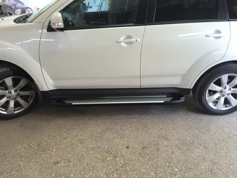 Пороги на митсубиси аутлендер 3. Дополнительные пороги mitsubishi outlander xl. Дополнительные пороги mitsubishi outlander xl. Mitsubishi_outlander_2010 пороги. Пороги на mitsubishi outlander xl.