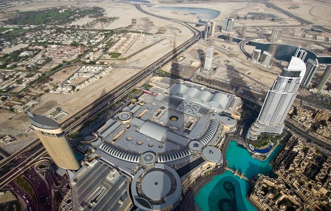 Самый большой округ в мире. Dubai Mall Дубай. Дубай Молл площадь. Площадь ТЦ Дубай Молл. ТЦ В Дубае Дубай Молл.