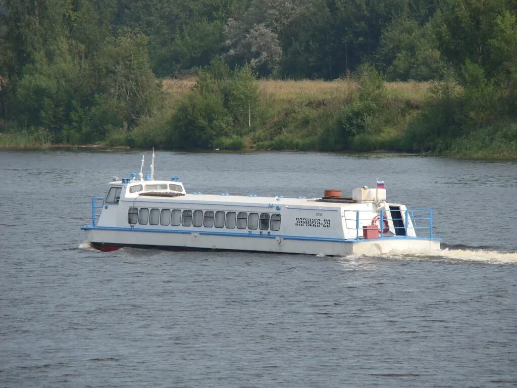 Речные теплоходы зарница. Корабль зарница. Корабль зарница. Теплоход заря и зарница. Речные теплоходы зарница.