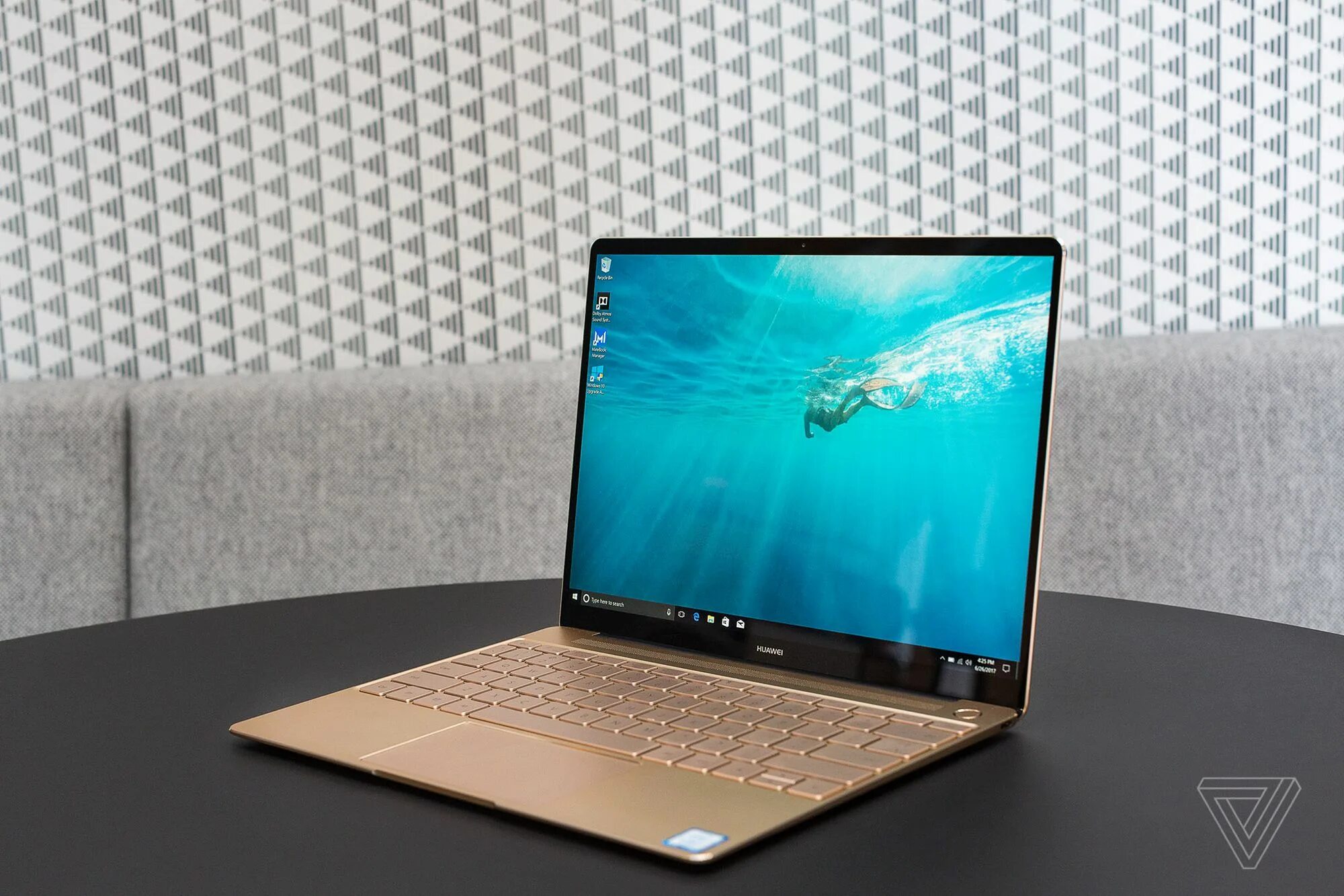 Сравнение huawei matebook. Хуавей мэйтбук. Ноутбук Хуавей мейтбук. Ноутбук Хуавей ультрабук. Huawei MATEBOOK X.