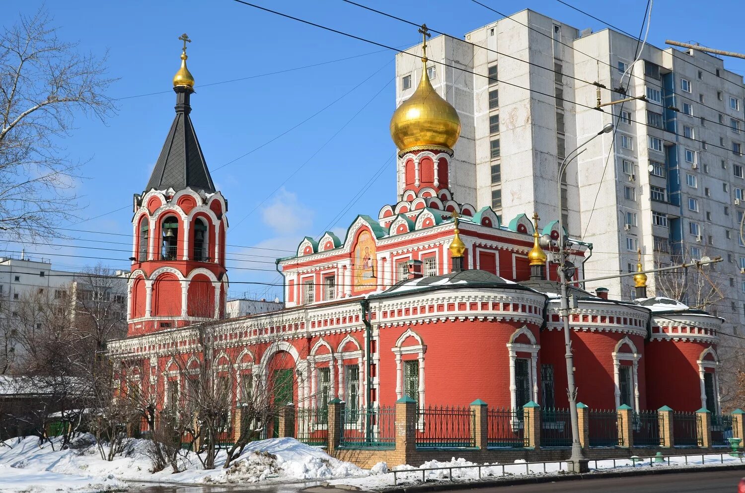 Храм иконы нечаянная радость москва. Храм нечаянная радость в марьиной роще. божья матерь нечаянная радость храм. церковь на марьиной роще божией матери. икона божией матери нечаянная радость в храме.
