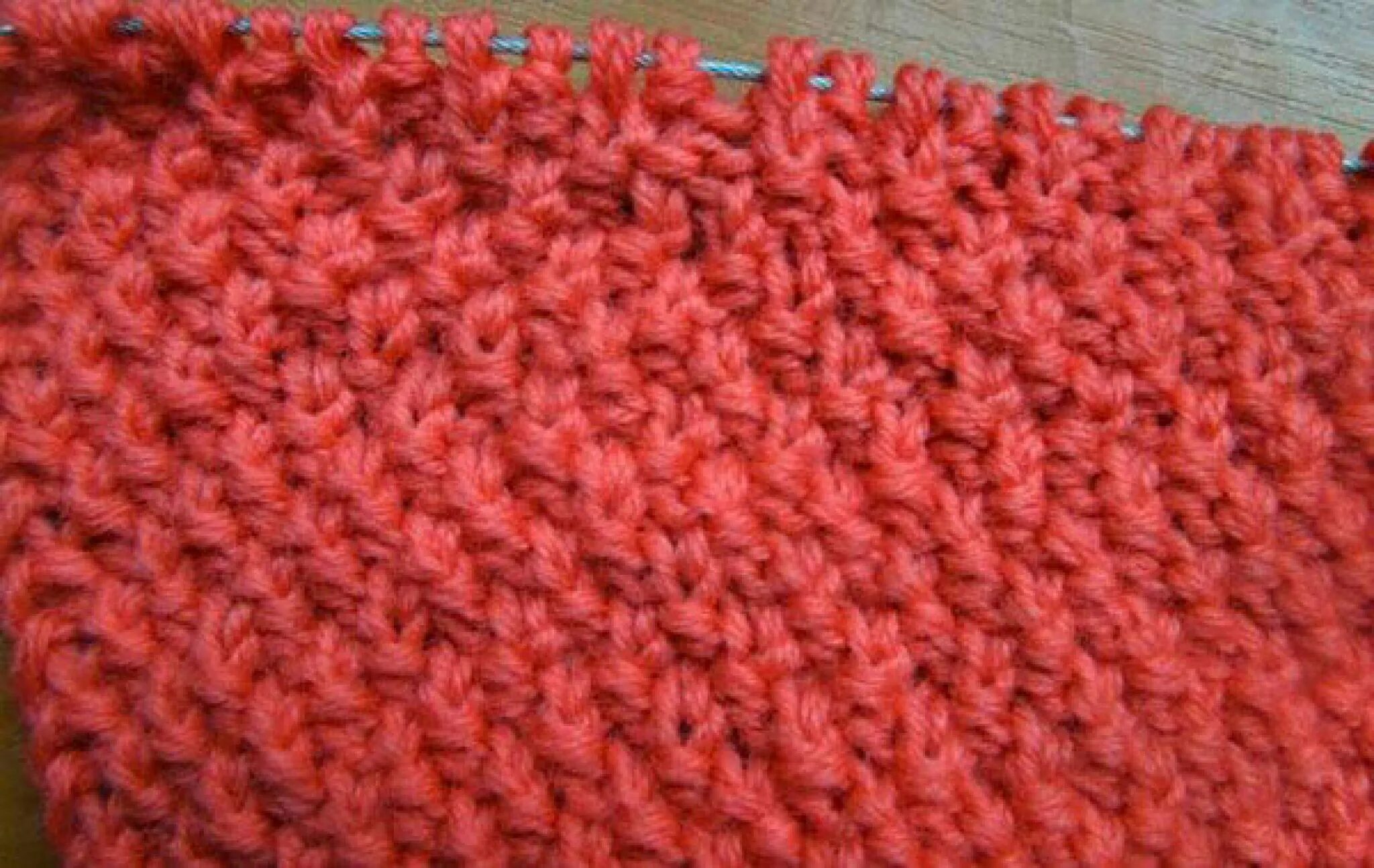 Объемные узоры спицами. Вязка со. Школа вязания спицами для начинающих. Косичка спицами. Резинка 1х1 спицами красиво.