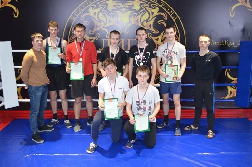 Школа смоленка. Алтайский край село смоленское школа 2. Федерация гиревого спорта алтайского края. Смоленская спортивная школа. Смоленская спортивная школа.