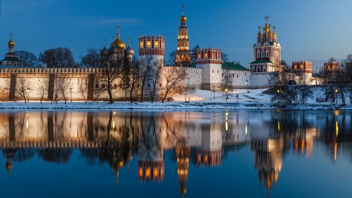 Новодевичий спб расписание. Новодевичий Богородице-Смоленский монастырь. Зимний Новодевичий монастырь Москва. Новодевичий монастырь зима. Новодевичья набережная — Новодевичий монастырь.