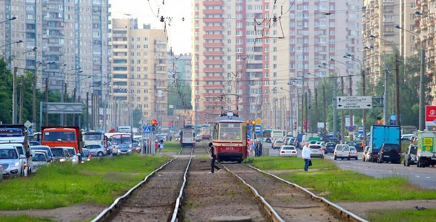 Наставников откроют. Проспект наставников Санкт-Петербург. Трамвай 10 на Ириновском проспекте.. Трамвайный путь на наставников. Трамвайные пути на Заневском проспекте.