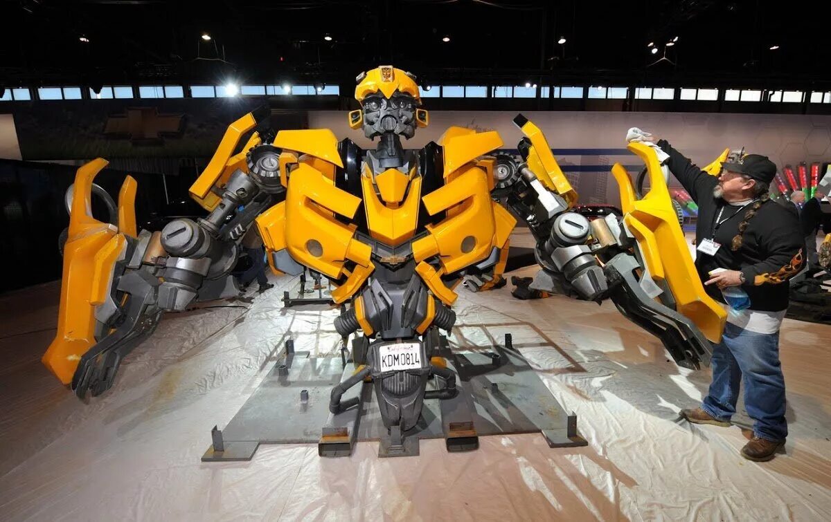 Трансформеры 2 роботы. Бамблби 2014. Гигантский робот Бамблби трансформер. Бамблби 2.