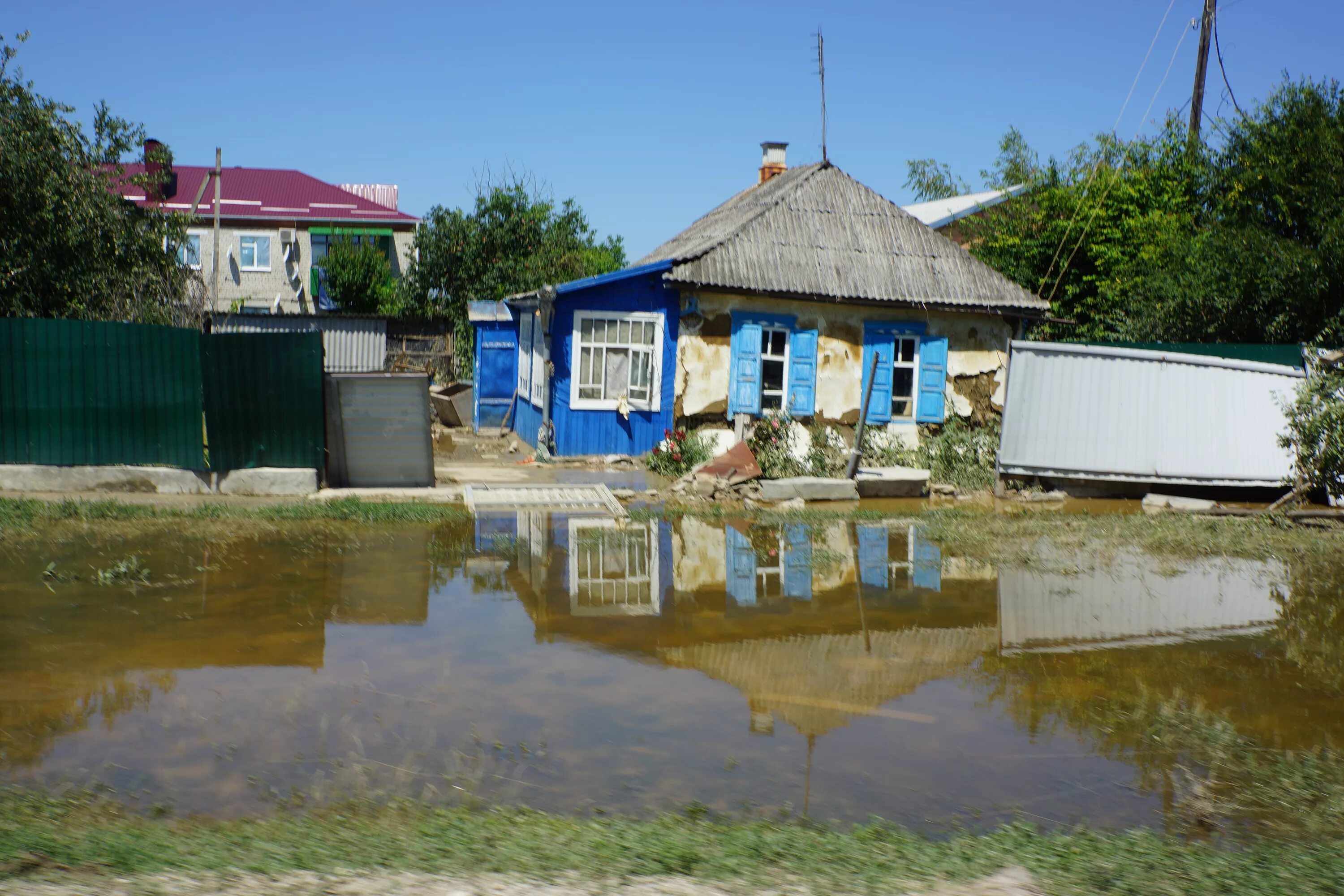 Затопление Кубани в 2002 году. Наводнение на Кубани 2002. Наводнение в Кропоткине 2002. Наводнение 2002 года в Краснодарском крае. Курганинск кубань
