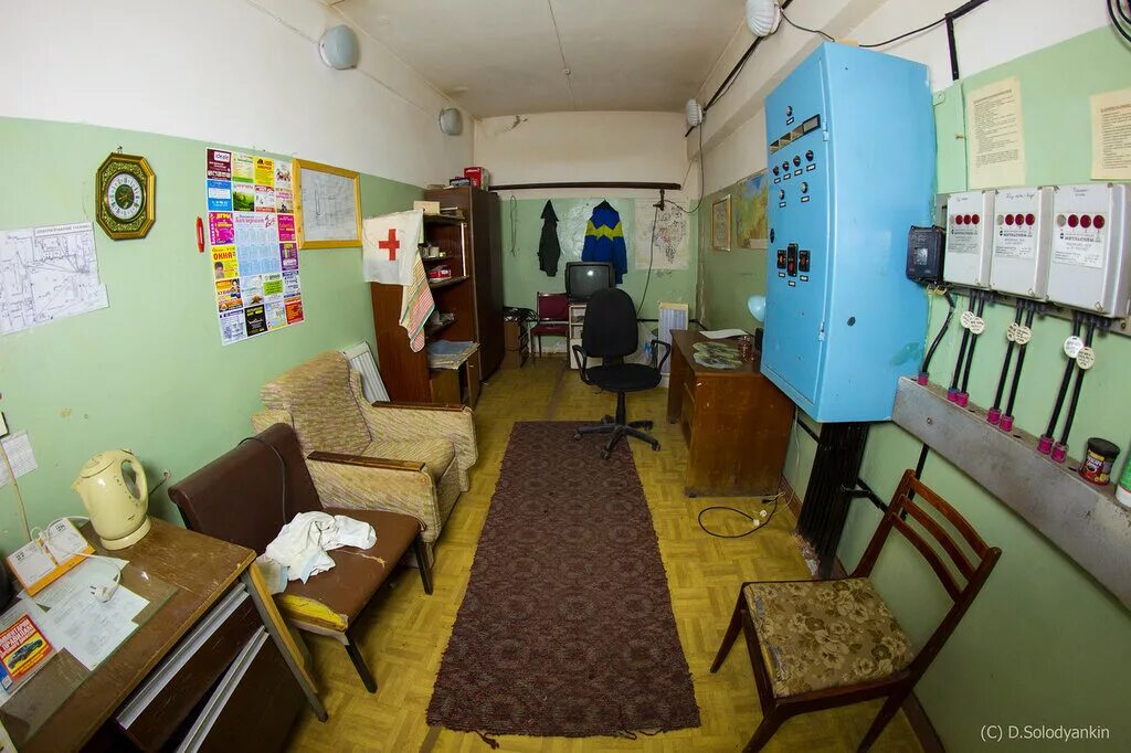 Комната вахтера. Каморка в школе. убежище в больнице. комната сторожа.
