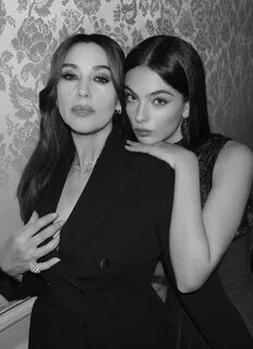 Моника Беллуччи жер асты өткелінде есінен танып қалады