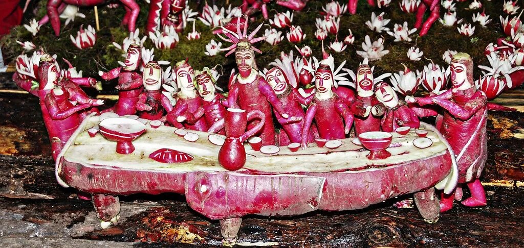 Мэй дэй праздник в великобритании. Strange places. November holidays. Необычные фестивали. 23 декабря ночь редиса в мексике.