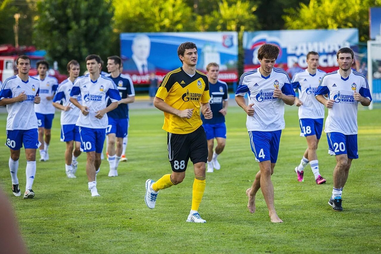 команда волгарь 2003 года. футбольный клуб астрахань 2009 год. фк судостроитель астрахань 2003. волгарь астрахань 2009 год. фк астрахань футбол.
