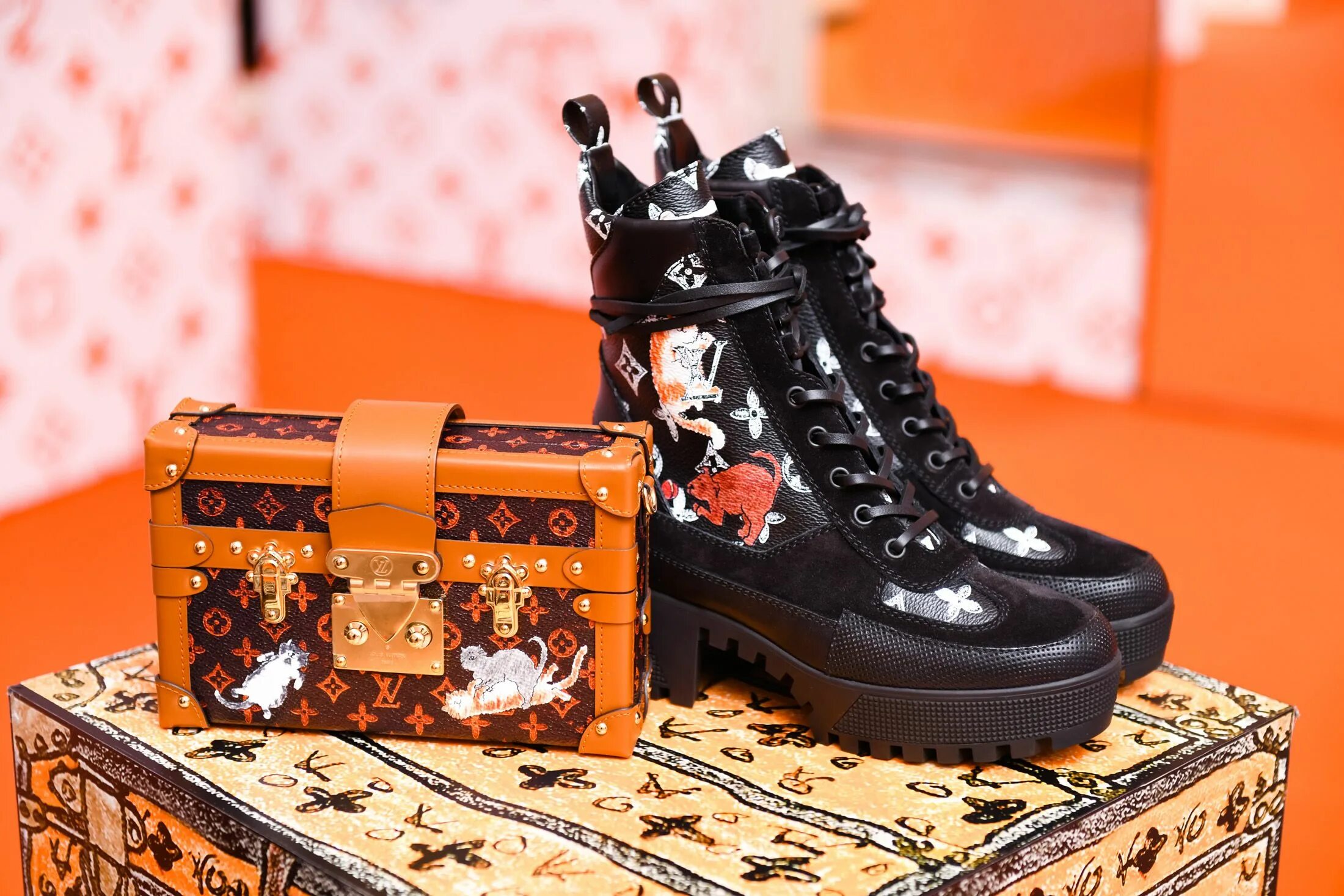 Луи виттон ботинки женские. Луи виттон обувь. Сапоги луи виттон. Коллекция луи виттон 2022 весна лето. Туфли луи виттон.