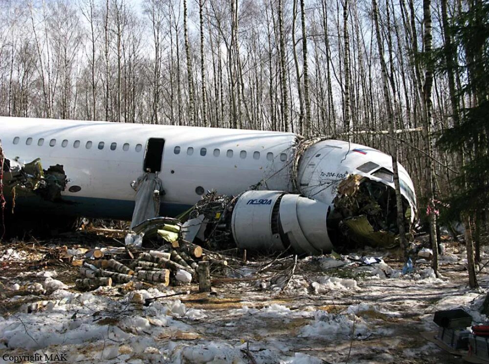 Катастрофа ту-154 в Домодедове. Самолёт ту 204 авиакатастрофа. Крушение ту 204 в Домодедово. Катастрофа ту-154 в Домодедово 2010. Авиакатастрофа 2010