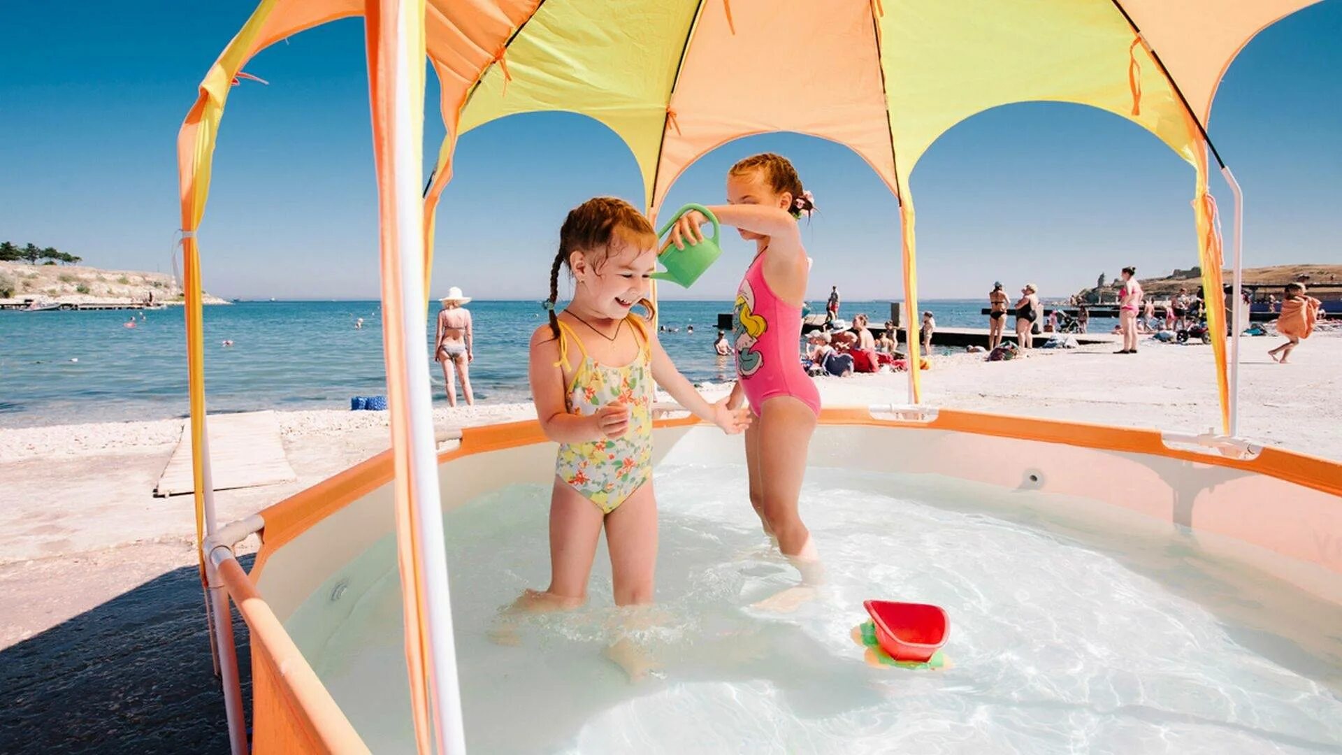 Отдых с детьми в крыму все включено. Развлечения на пляже для детей. Дети на море. Детские развлечения на пляже. Сочи море пляж дети.