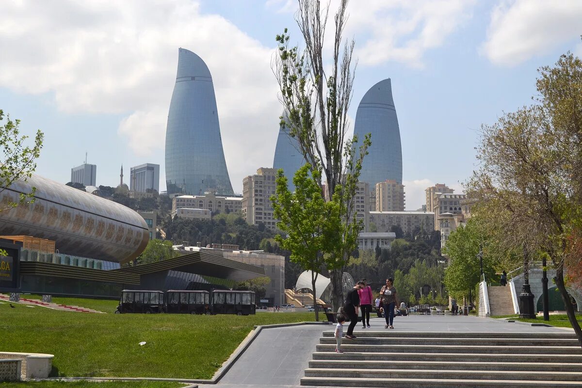 Погода в азербайджане в апреле. Ветер в Баку. Баку климат. Пасмурно в Баку. Баку в марте.