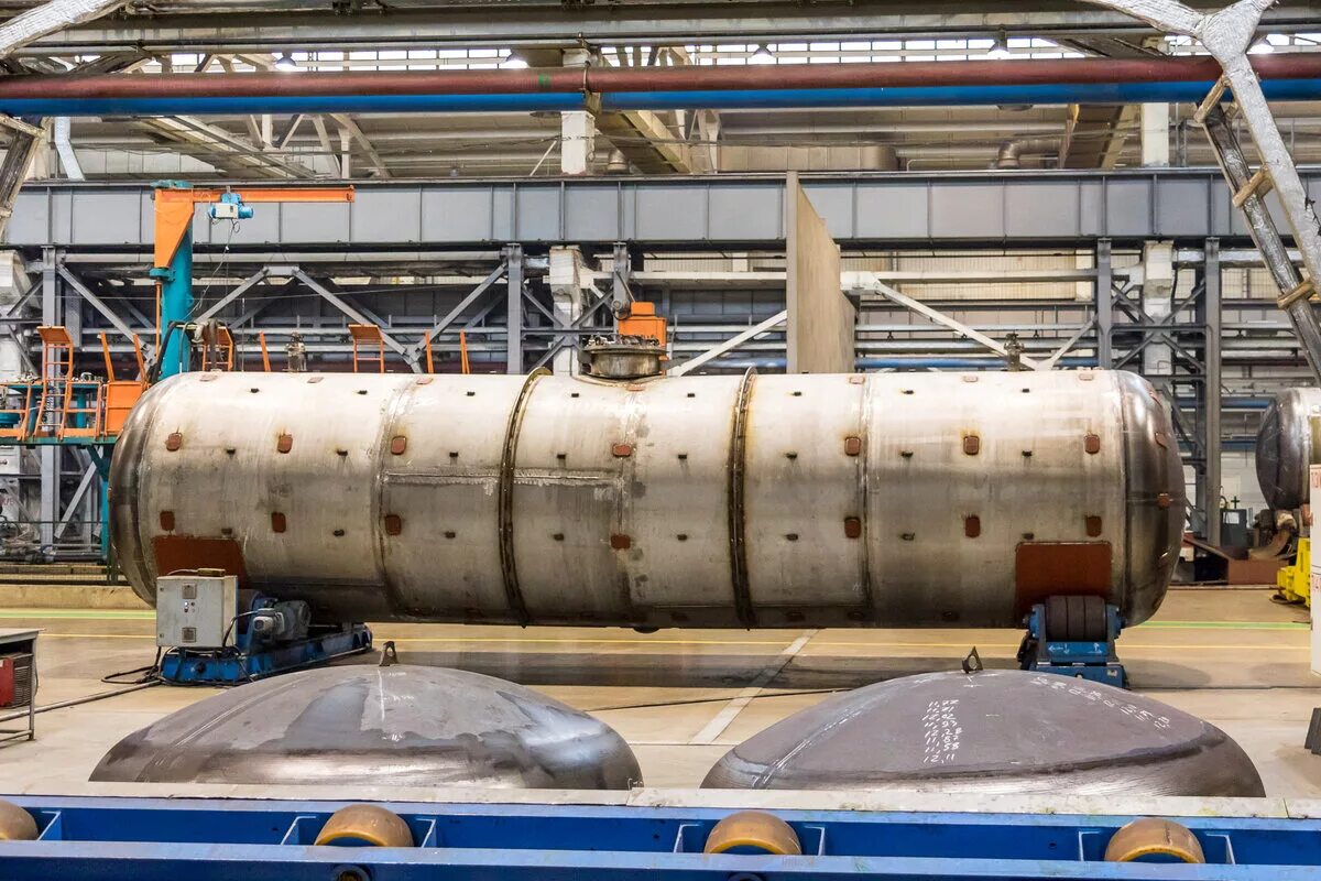 Монтаж резервуаров рвс. Монтаж емкости 2000 м3 сварка обечайки. Резервуар рвс 20000. Вагон цистерна тихвин. Рвс 3000 крыша.