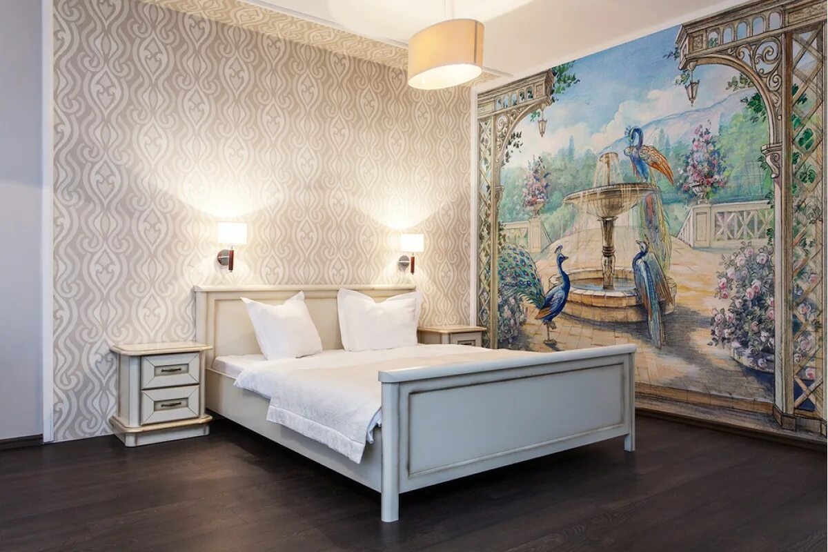 Обои в комнату москва. Спальня венеция 1д1. affresco павлины фреска в спальне. divino decor фотообои. панно на стену в спальню.