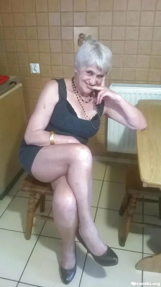 Grannies 18. Волосатая бабушка в платье. Зрелые волосатые бабушки. Волосатая бабушка в платье и чулках. Голые бабушки за 40 частное