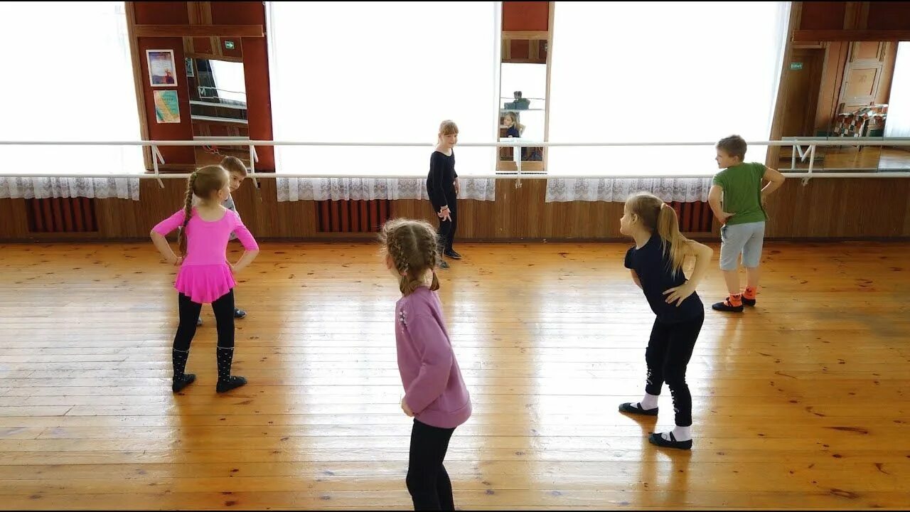Танец буги песня. Танец игра буги вуги. Детские танцы буги вуги. Детский танец буги вуги. Дети танцуют буги вуги в детском саду.