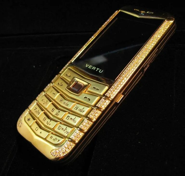 Gold mobile. Верту золотой кнопочный. Золотой кнопочный телефон Vertu. Vertu t1 Gold. Vertu Mini.