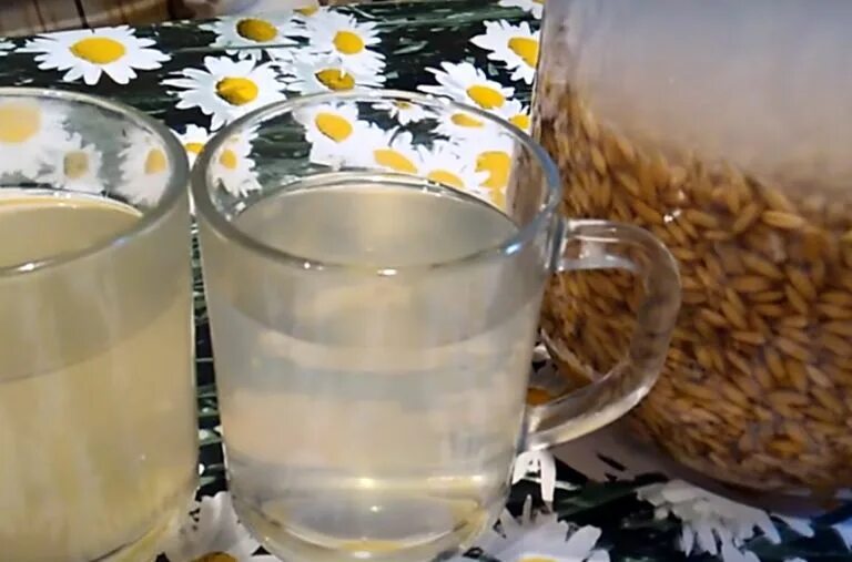 Пробиотический овсянной квас. Овсяный квас рецепт без дрожжей. Дрожжи для кваса. Квас из овсяных хлопьев. Квас из отрубей.