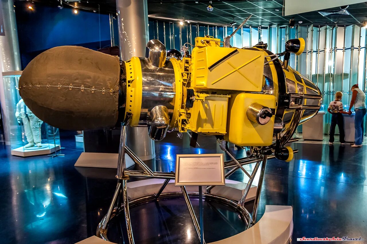 Первые космические победы. Луна 9 музей космонавтики. Луна-9 автоматическая межпланетная станция. Луна 9 посадочный модуль. Луна-3 музей космонавтики бортовой вычислитель.