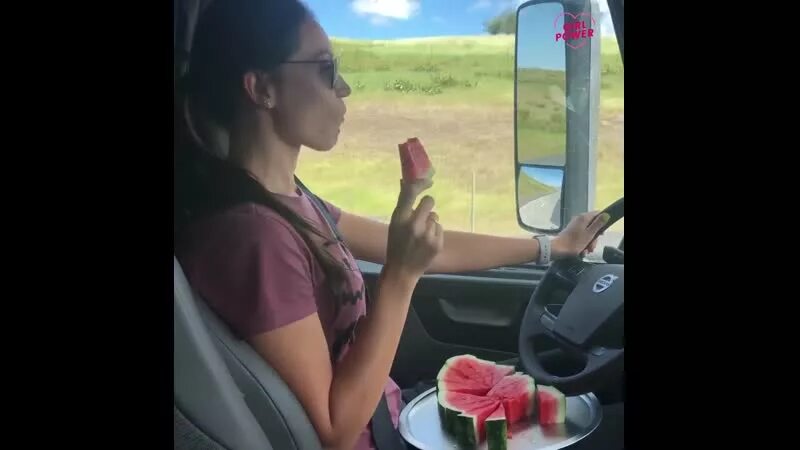 Анка дальнобойщица видео. Эльнура молдокадырова фото. Анка дальнобойщица видео. Анка дальнобойщица америка. Анка дальнобойщица видео.