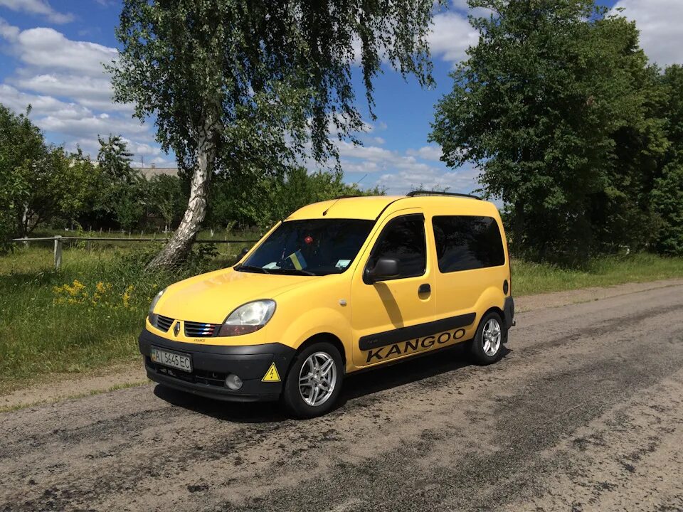 Renault kangoo дизель. Рено Кангу 1.9 дизель. Renault Kangoo 1 Рестайлинг. Рено Кангу дизель 82 лс. Renault Kangoo 1 Рестайлинг желтый.