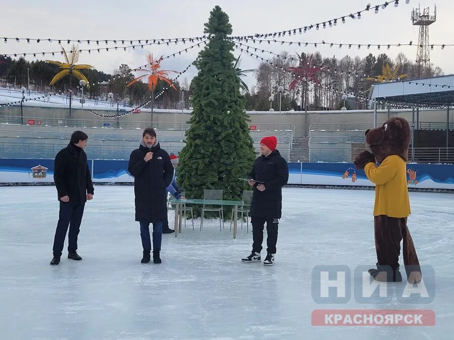 Чемпионат зоны россии. Каток Красноярск. Каток на белой. Каток Бобровый Лог. Каток на стрелке Красноярск.