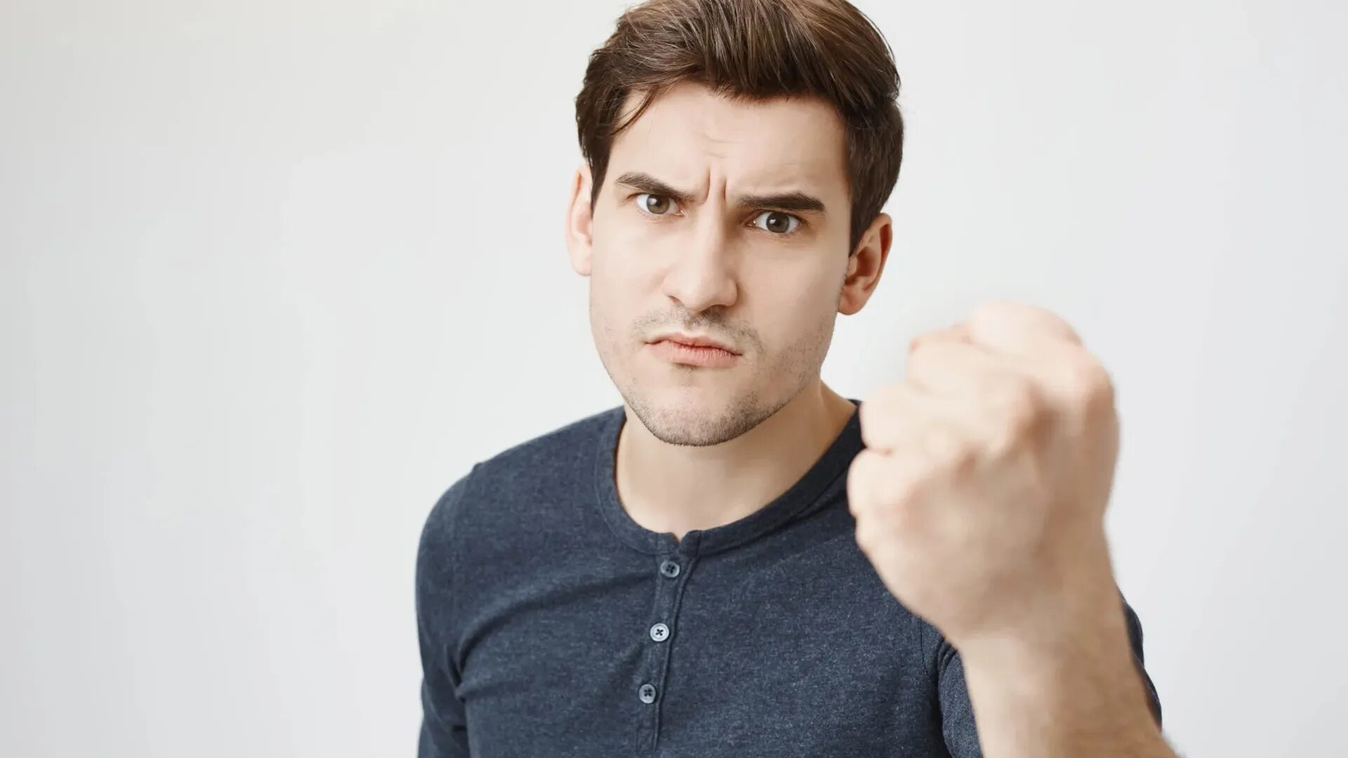 Ссора на пустом месте. Парень угрожает что делать. Если угрожают что делать куда обращаться. Ссора на пустом месте. Парень угрожает что делать.