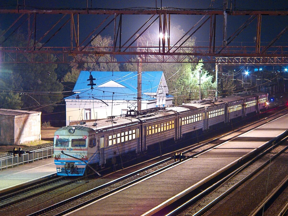 поезд ювжд. станция привжд. приволжская железная дорога саратов. станция кривомузгинская волгоградская область. эп1м нижний новгород.