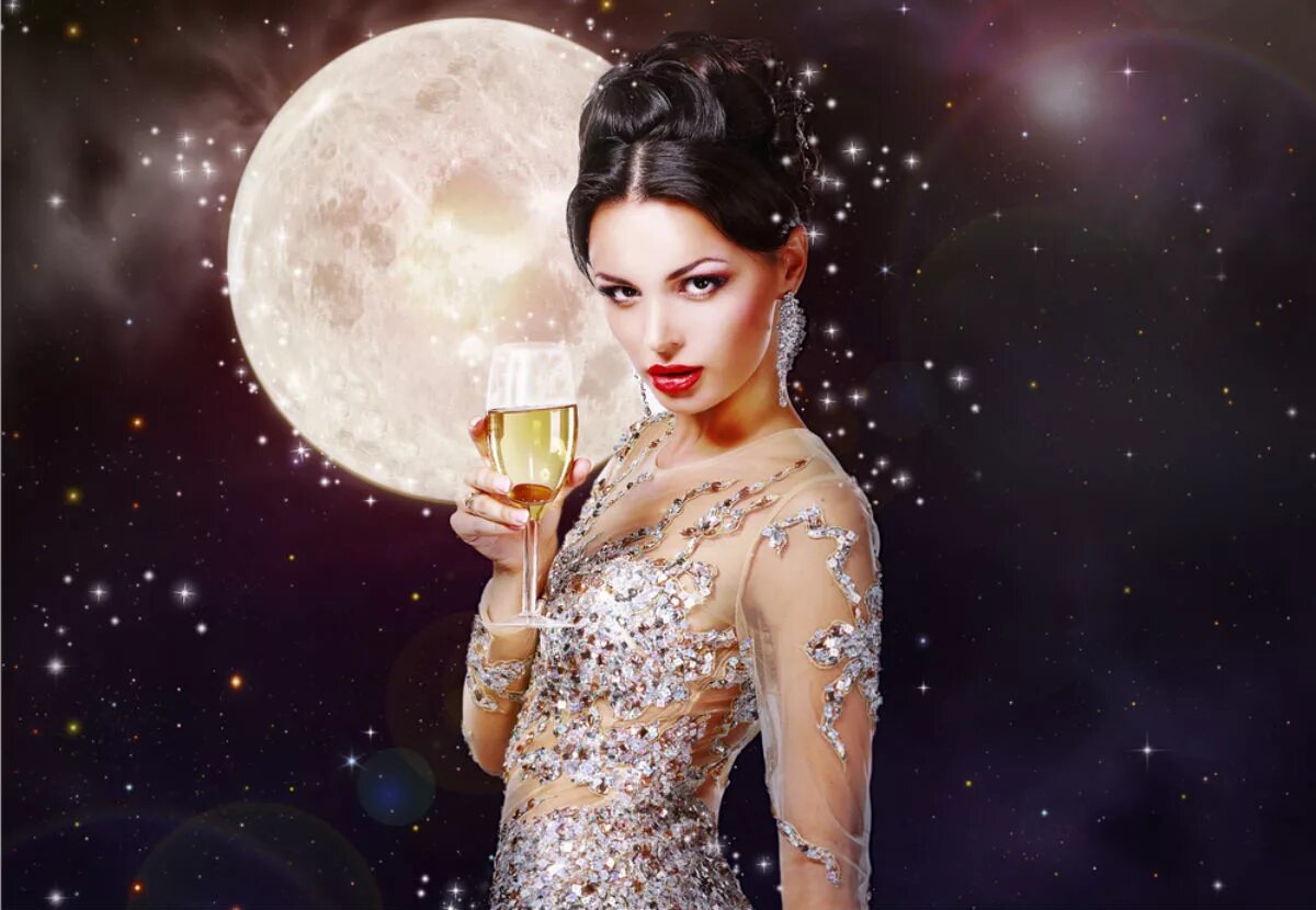 Прически для образа королевы. Фея ночи. Фотосессия девушки с шампанским ночь. Королева ночи смешные картинки. Ночная фея цветок.