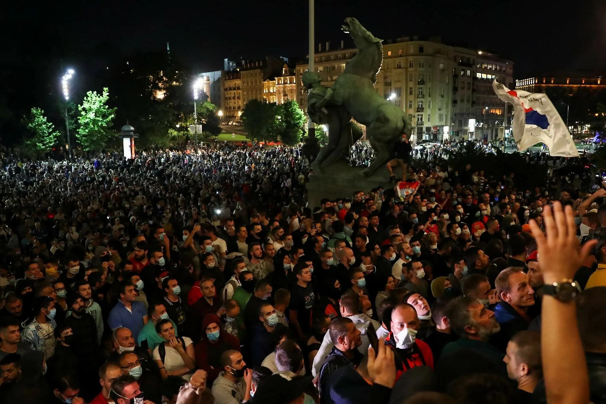 Митинги в сербии. Русские митинги в сербии. Митинги в сербии 2022. Митинги в сербии. Русские на митинге.