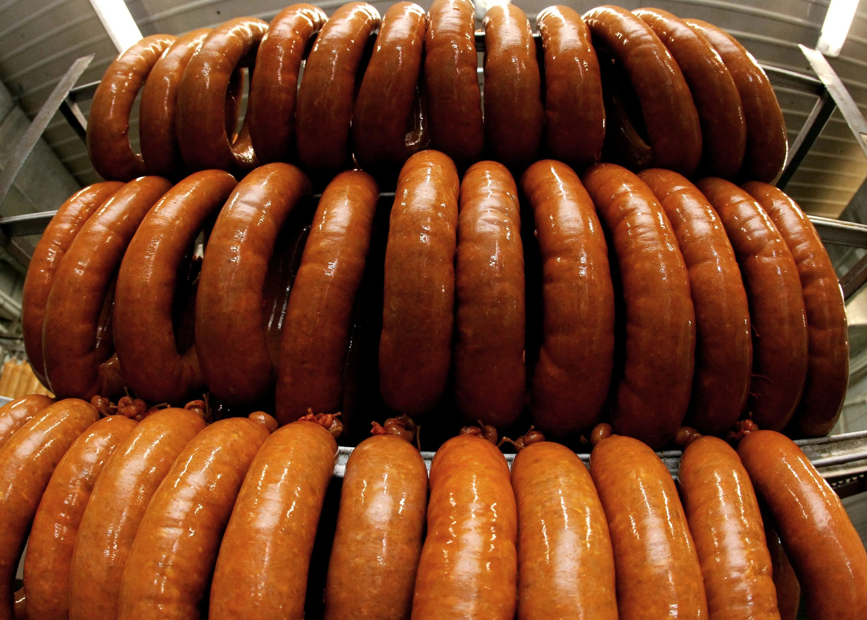 Давлекановский комбинат мясных полуфабрикатов. Давлекановский магазин ассортимент. Колбасы и копчености. Царицынская трапеза сервелат колбаса. Сегодня колбаса.