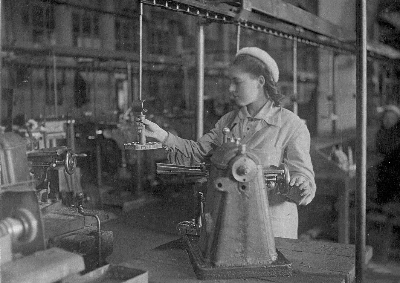 Пензмаш завод в годы войны 1941-1945. Оборонные заводы ссср 1941 год. Дети на заводах в годы великой отечественной войны. Тульского оружейного завода 1940. Заводы работающие в великую отечественную войну.