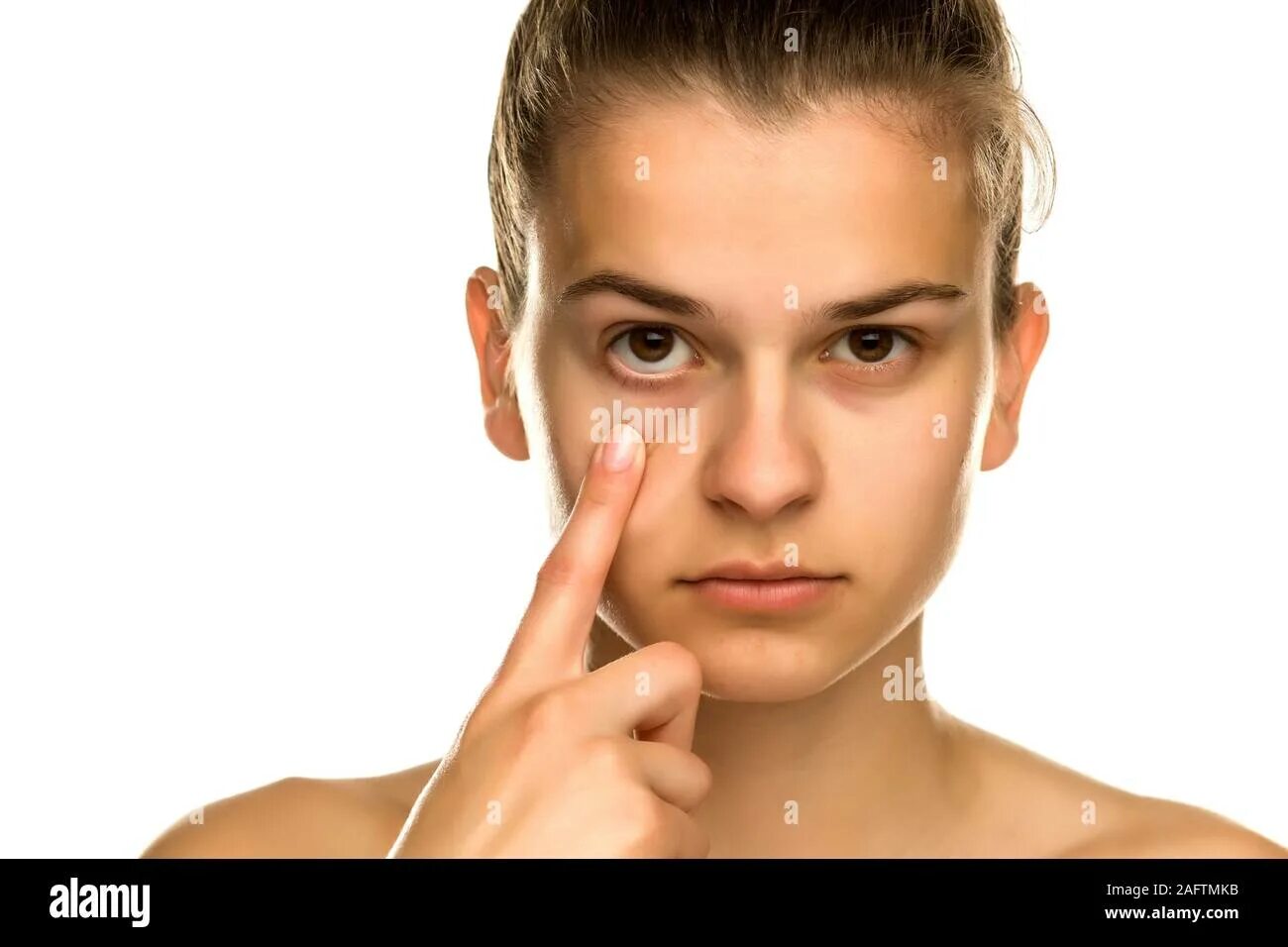 Eyelid pull. Eyelid pull. Глаза прикрытые веками. Ресницы закрытый глаз. 2 веко.