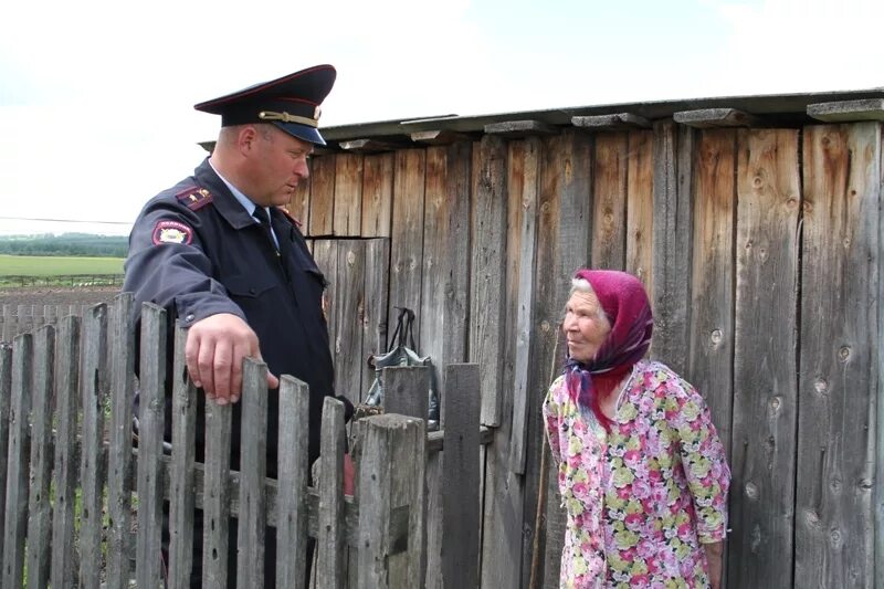 Сельские участковые полиции. Алтайский край село Сунгай. Село Сунгай Кытмановского района Алтайский край. Милиция в деревне. Сельский полицейский.