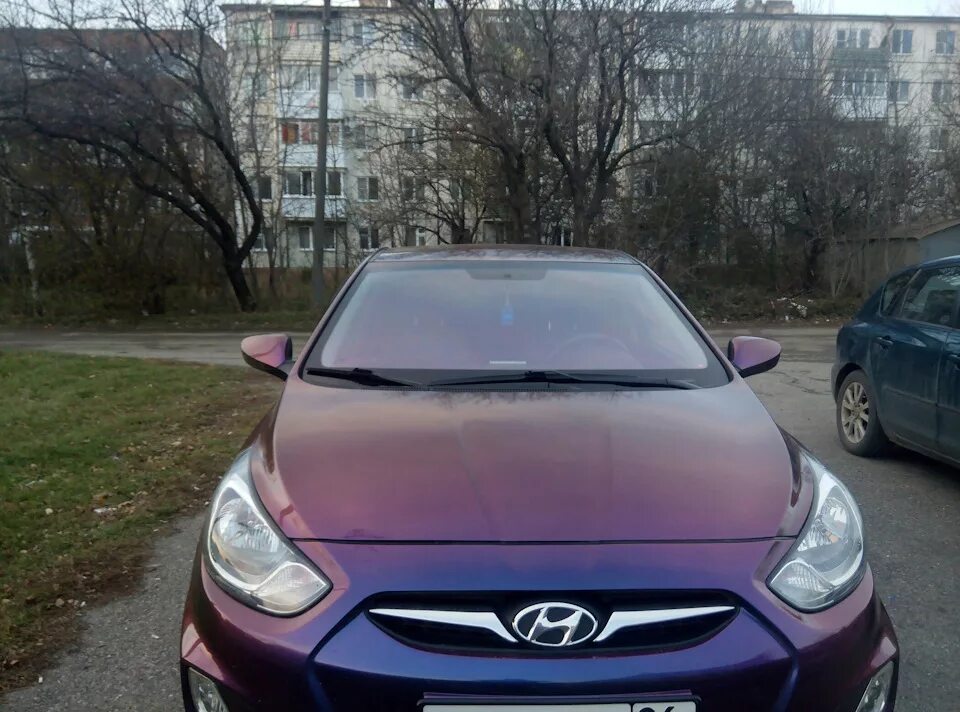 Хамелеон не срабатывает. Тонировка хамелеон солярис 1. hyundai solaris 2012 года тонировка. hyundai solaris хэтчбек фиолетовый. атермальная тонировка солярис 2013.